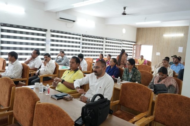 सरकार-जनता-के-द्वार-कार्यक्रम-में-सुनी-गई-जनसमस्याएं-योजनाओं.jpeg