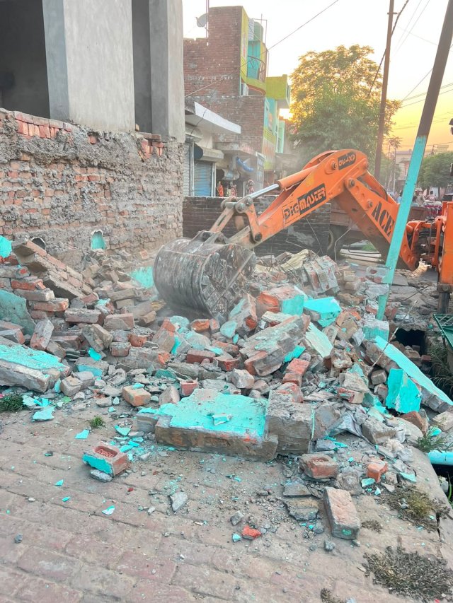 सरकारी-भूमि-पर-अवैध-अतिक्रमण-के-खिलाफ-प्रशासन-द्वारा-निरंतर.jpg