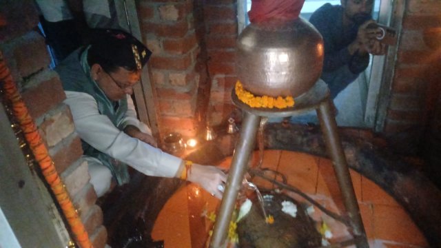 1783249740_89_मुख्यमंत्री-खटीमा-भ्रमण-के-दूसरे-दिन-अपने-निजी-आवास-में.jpeg