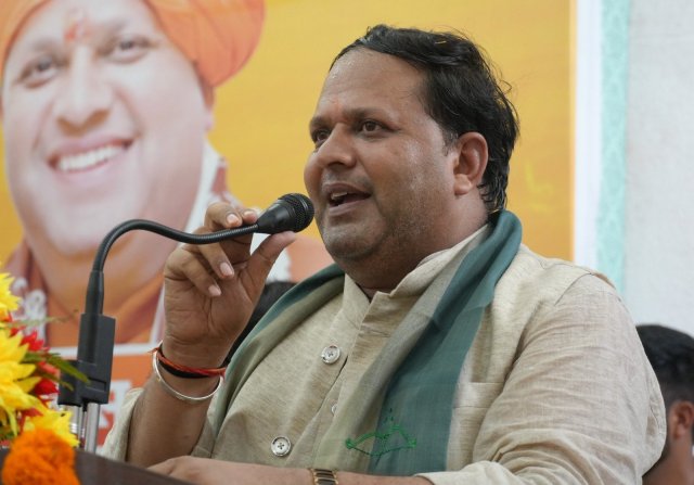 1784041663_717_प्रभारी-मंत्री-प्रदीप-बत्रा-की-अध्यक्षता-में-नगर-निगम-सभागार.jpeg