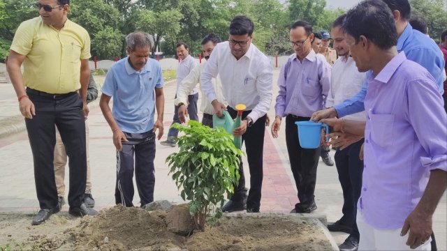 1784210421_811_हरेला-पर्व-पर-जिलाधिकारी-नितिन-सिंह-भदौरिया-ने-किया-वृक्षारोपण.jpg