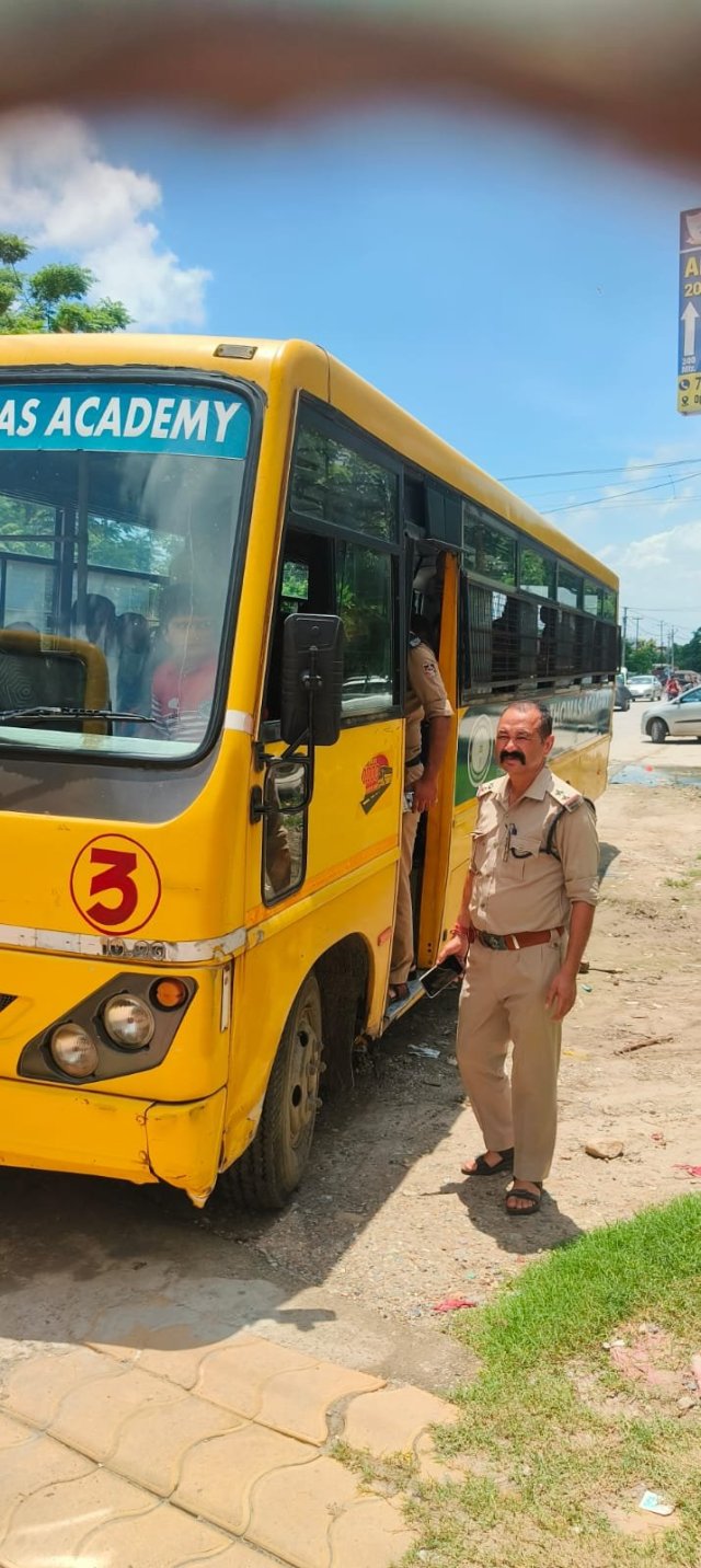1784801500_722_दूसरे-दिन-भी-जारी-रहा-विद्यालय-वाहनों-के-विरुद्ध-विशेष.jpeg