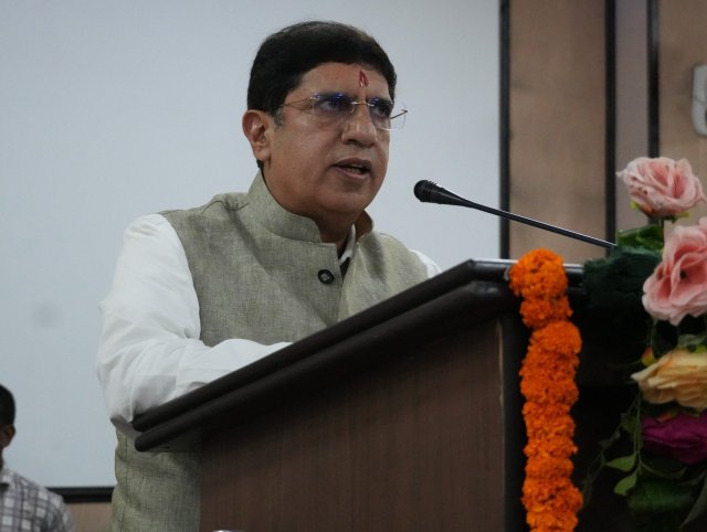 1785168678_716_प्रभारी-मंत्री-प्रदीप-बत्रा-की-अध्यक्षता-में-नगर-निगम-सभागार.jpeg
