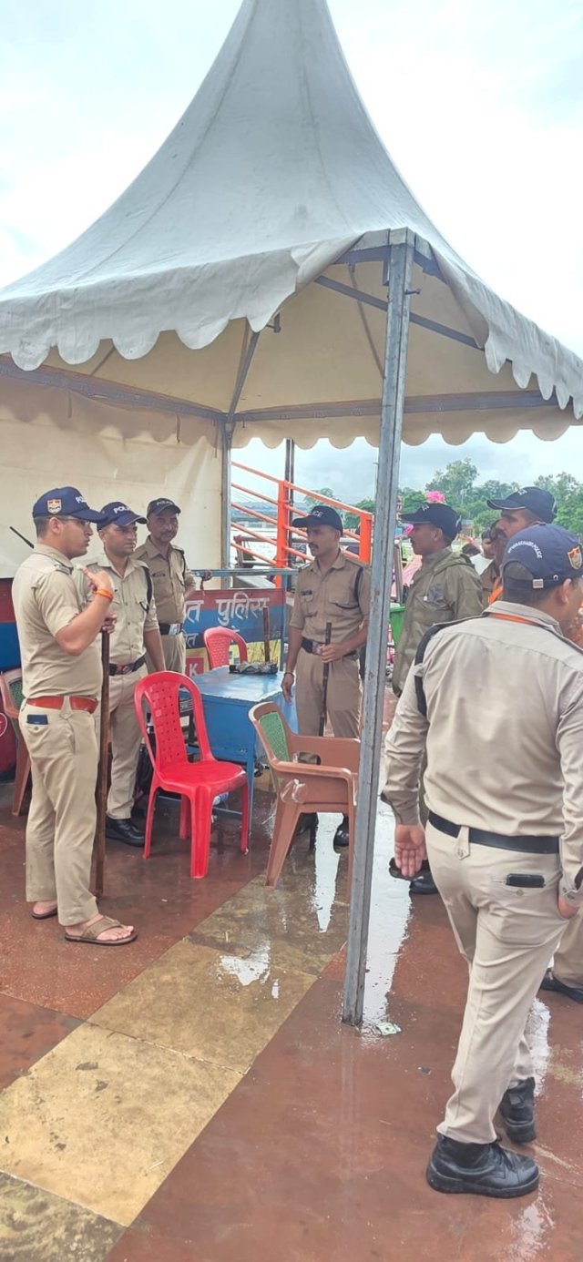 1785257672_124_हरिद्वार-उत्तराखंड-पुलिस-अपने-अपने-ड्यूटी-प्वाइंटों-पर-मुस्तैद-होकर-शिव.jpeg