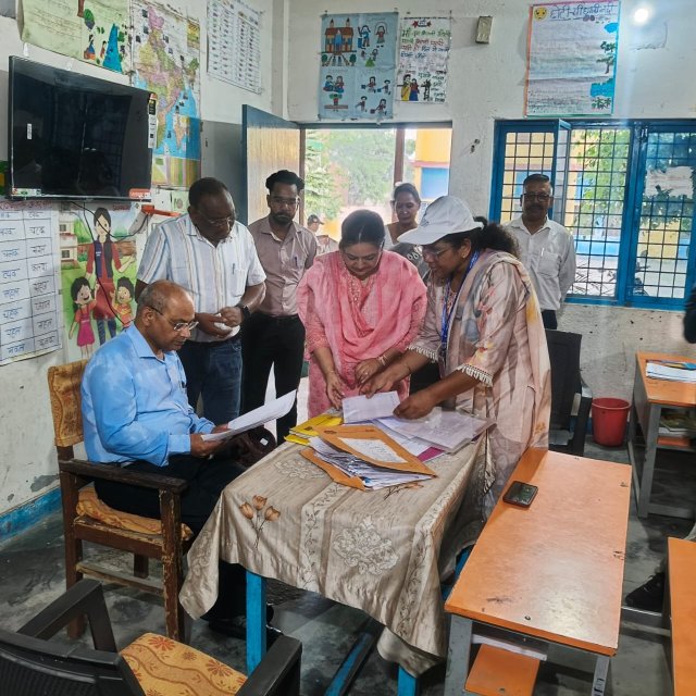 आयुक्त-गढ़वाल-मंडल-ने-डोईवाला-विधानसभा-के-मतदेय-स्थलों-का.jpeg