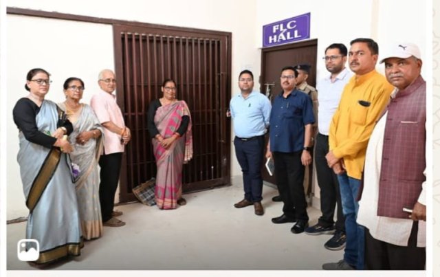 जिलाधिकारी-ने-ईवीएम-एवं-वीवीपैट-वेयरहाउस-का-किया-मासिक-निरीक्षण.jpeg