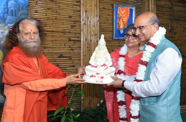 परमार्थ-निकेतन-दर्शनार्थ-आये-माननीय-मुख्य-न्यायाधीश-उत्तराखण्ड-उच्च-न्यायालय.jpeg