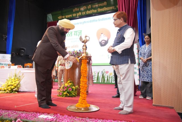 महामहिम-राज्यपाल-ने-कार्यक्रम-को-सम्बोधित-करते-हुए-कहा-कि.jpg