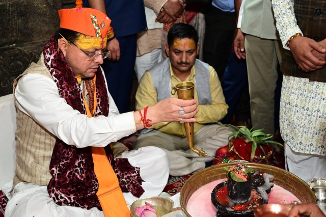 मुख्यमंत्री-ने-जागेश्वर-धाम-में-की-पूजा-अर्चना.jpg