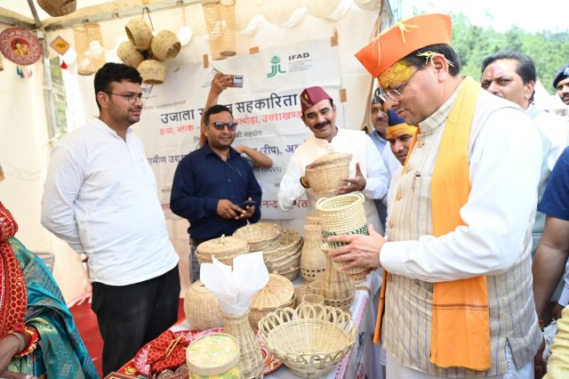 मुख्यमंत्री-ने-हरेला-पर्व-पर-किया-राज्य-स्तरीय-पौधारोपण-कार्यक्रम.jpg