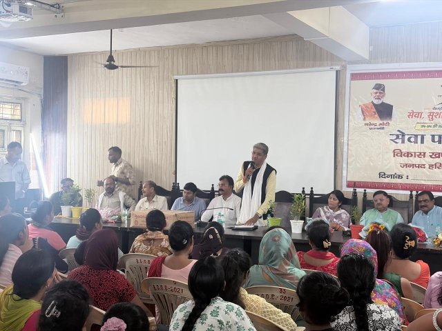 विकासखंड-मुख्यालय-बहादराबाद-में-‘जन-जन-की-सरकार-जन-जन-के-द्वार.jpg
