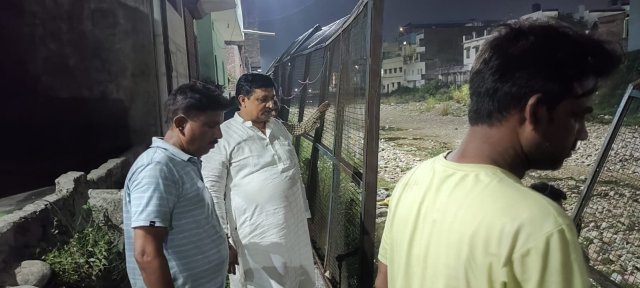 विभाग-सोता-रहा-पार्षद-ने-निभाई-जिम्मेदारी.jpeg