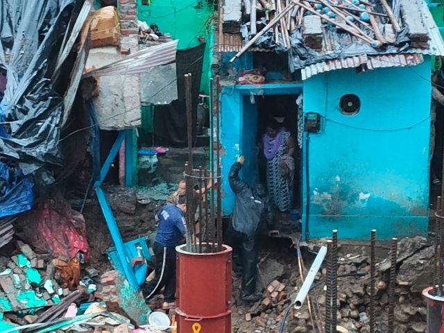 विष्णु-घाट-रेलवे-स्टेशन-के-पास-मकान-गिरने-की-घटना.jpeg
