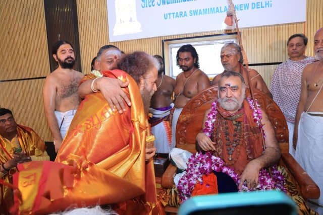 श्री-कांची-कामकोटि-पीठम्-के-69वें-जगद्गुरु-शंकराचार्य-पूज्यपाद-प्रातःस्मरणीय.jpeg