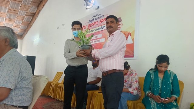 सेवा-सप्ताह-शिविर-आयोजित-कर-जनकल्याणकारी-योजनाओं-की-दी-जानकारी.jpeg