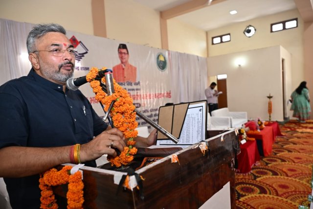 1785747722_920_जनपद-के-श्रमिकों-को-मिलेगा-बेहतर-एवं-निशुल्क-चिकित्सा-उपचार.jpeg