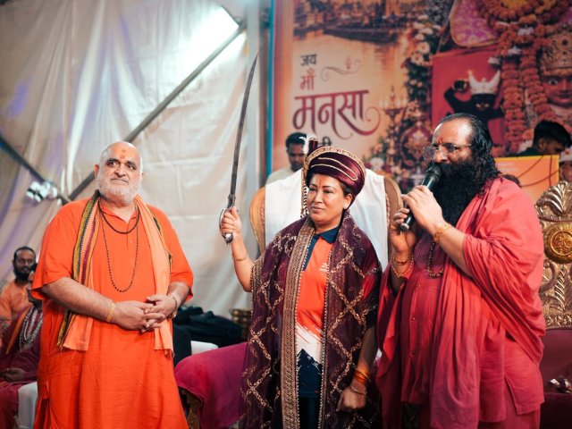 2036-ओलंपिक-संकल्प-कांवड़-यात्रा-को-संतों-का-मिला-आशीर्वाद.jpeg