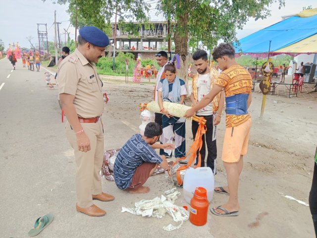 भोले-का-जल-खंडित-होने-पर-पुलिस-द्वारा-तत्काल-मौके.jpeg