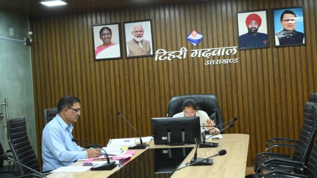 मुख्य-निर्वाचन-अधिकारी-ने-मंडलायुक्तों-और-जिलाधिकारियों-के-साथ-बैठक.jpeg