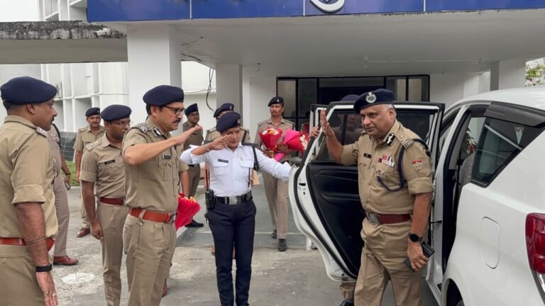 1790349711_26_कुम्भ-मेला-की-तैयारियों-का-जायजा-लेने-हरिद्वार-पहुंचे-एडीजी.jpg