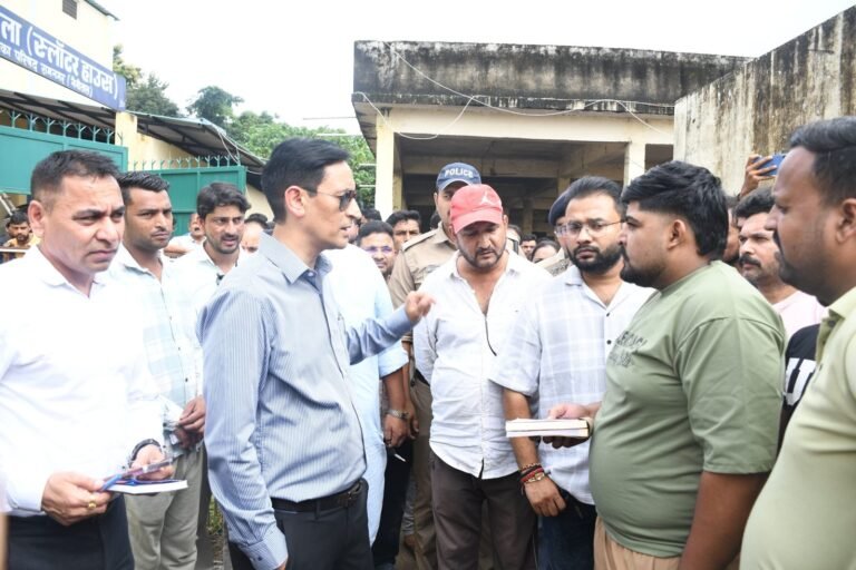 1790611248_214_कुमाऊँ-कमिश्नर-दीपक-रावत-ने-किया-रामनगर-नगर-पालिका-का.jpg