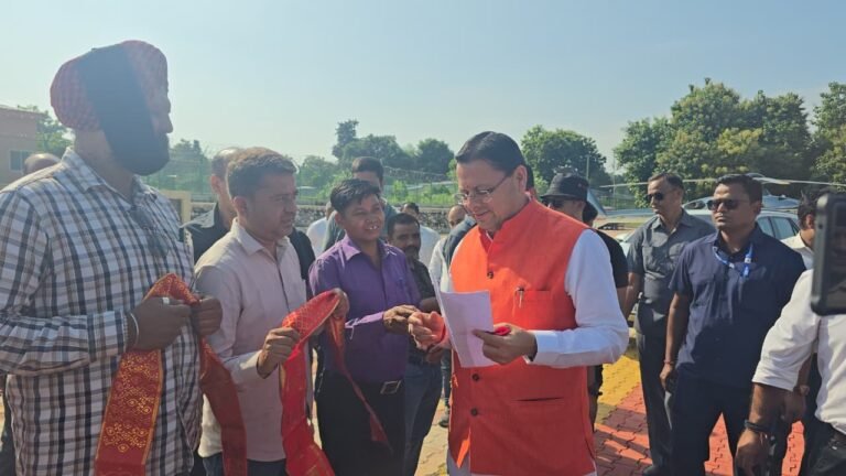 1790695904_719_मुख्यमंत्री-ने-सुनीं-जनसमस्याएं-अधिकारियों-को-दिए-त्वरित-समाधान-के.jpeg