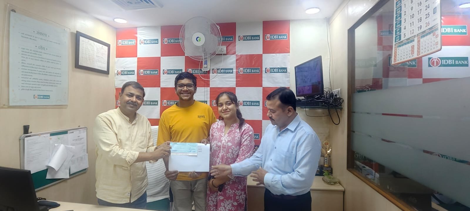 आईडीबीआई-बैंक-ने-सीएसआर-के-तहत-10-होनहार-विद्यार्थियों-को.jpg