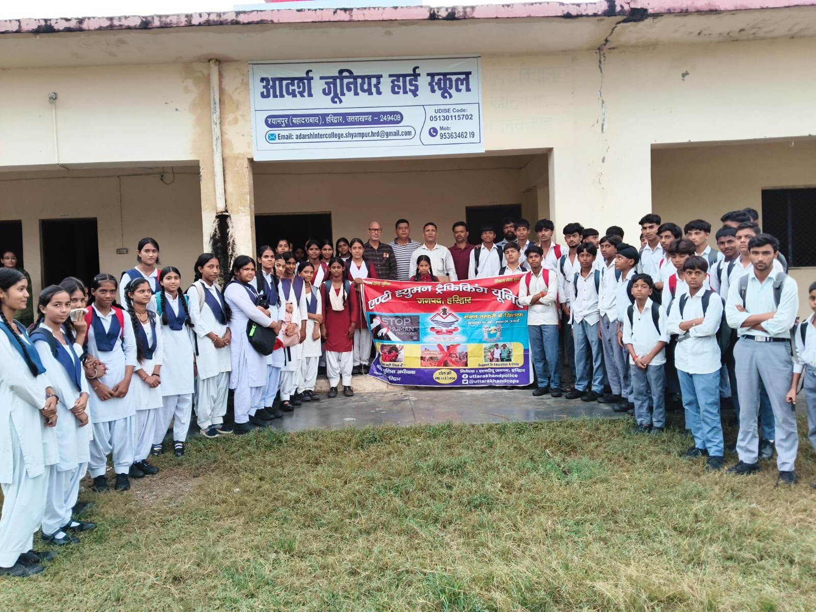 आदर्श-इंटर-कॉलेज-श्यामपुर-में-AHTU-हरिद्वार-ने-गुरुजी-बनकर.jpeg