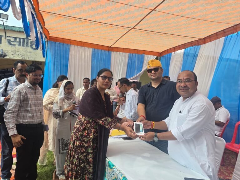 नानकमत्ता-के-गुरुनानक-इंटर-कालेज-नानकमता-में-बहुउद्देशीय-शिविर-आयोजित.jpeg