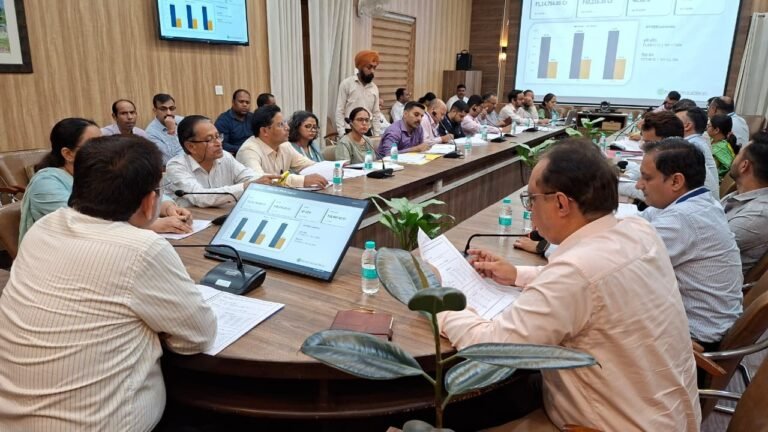 बैंकिंग-योजनाओं-और-ऋण-वितरण-में-लाएं-तेजी-केवल-जमा.jpg