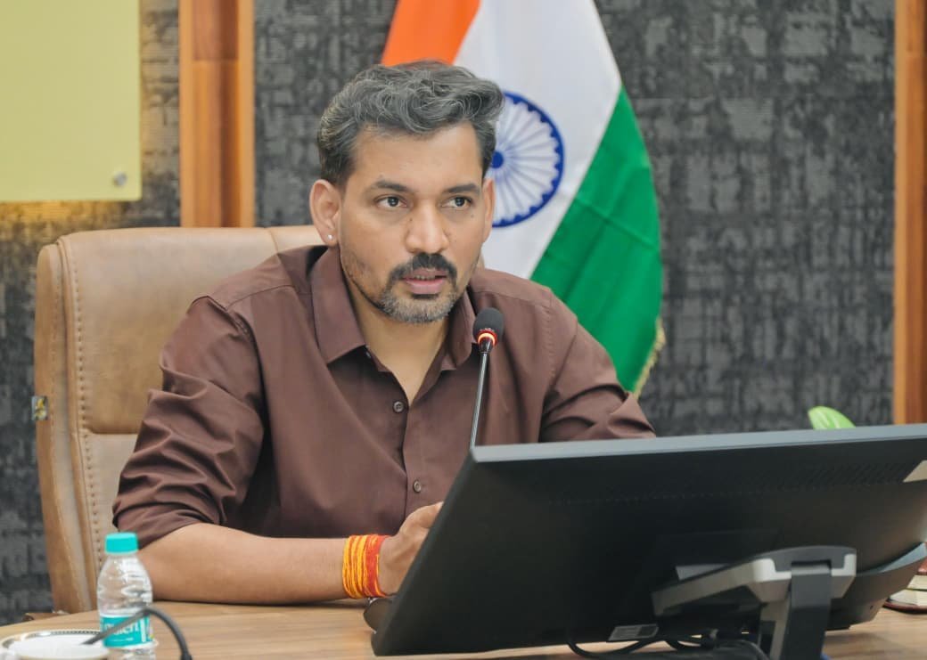 रेयर-डिजीज-से-पीड़ित-बच्चों-के-उपचार-हेतु-डीएम-की.jpeg