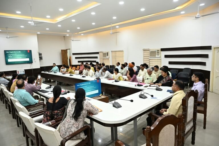1790867935_851_जिला-कार्यालय-सभागार-हरिद्वार-में-राष्ट्रीय-पेंशन-प्रणाली-NPS-से.jpeg