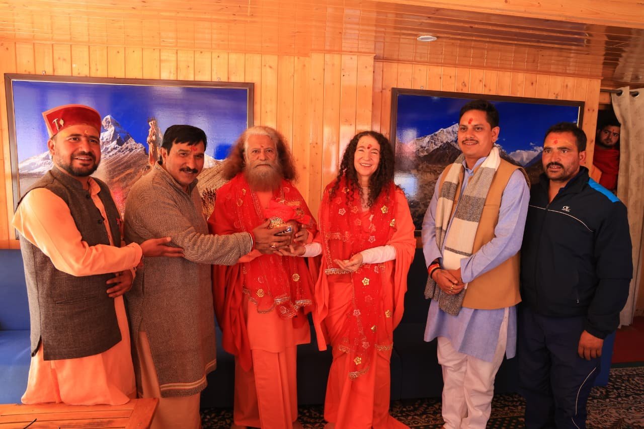1790951084_964_गंगोत्री-धाम-से-स्वच्छता-सेवा-और-तीर्थों-की-दिव्यता-बनाये.jpg
