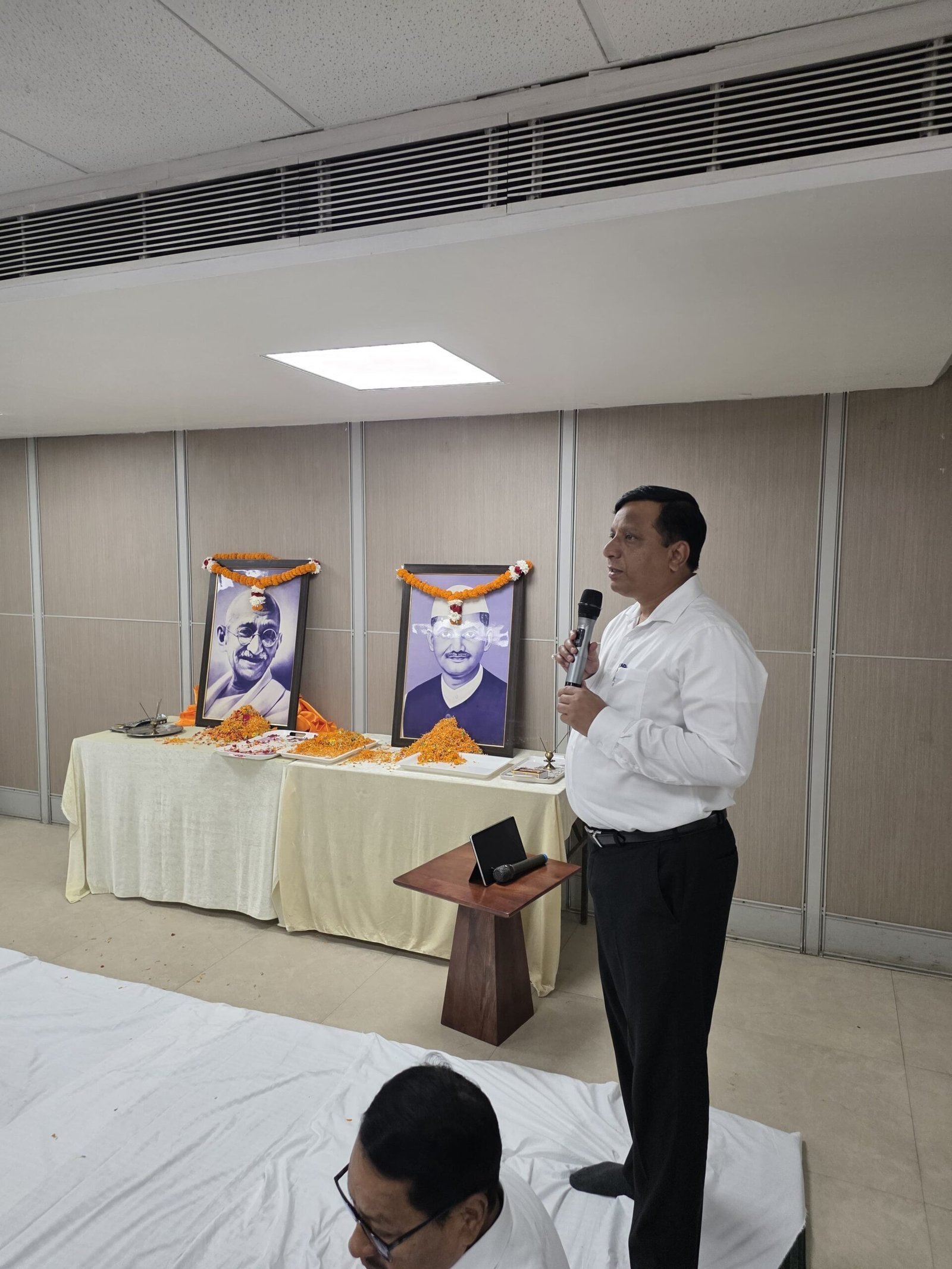 1790998436_413_सत्य-अहिंसा-और-सादगी-के-आदर्शों-को-एमडीडीए-ने-किया.jpeg