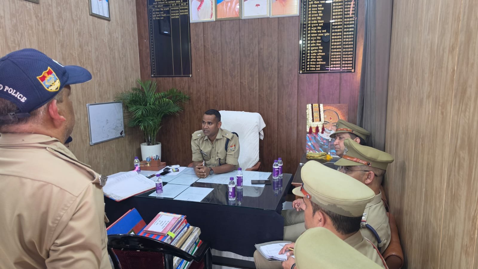 1791072297_220_औचक-भ्रमण-पर-पहुंचे-एसपी-सिटी-कोतवाली-श्यामपुर-का-किया.jpeg