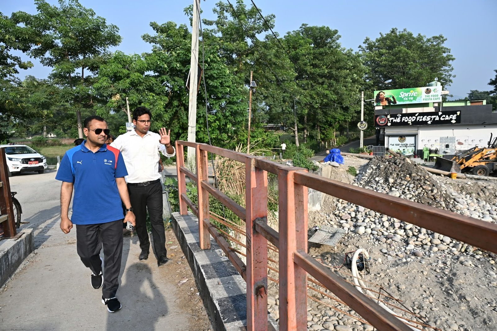 1791116449_932_जनपद-की-सड़कों-को-समय-सीमा-के-भीतर-गड्ढामुक्त-करने.jpeg