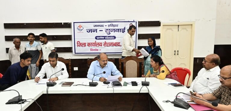 1791210704_96_जनपदवासियों-की-समस्याओं-को-त्वरित-निस्तारण-के-उदेश्य-से-मुख्य.jpeg