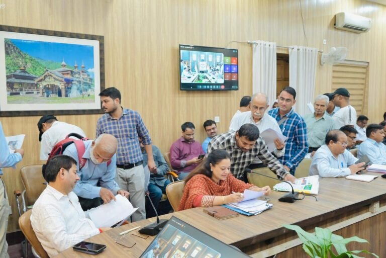 1791215390_333_जनता-की-फरियाद-पर-प्रशासन-सख्त-समाधान-दिवस-में-126.jpeg