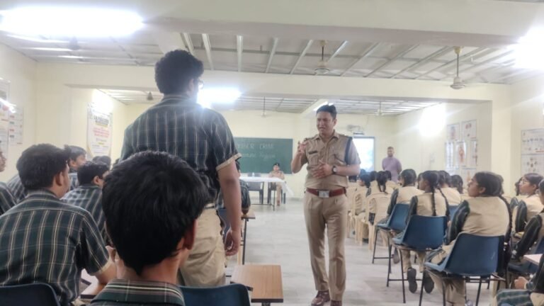 1791476632_512_साइबर-क्राइम-के-संबंध-में-एसएम-पब्लिक-स्कूल-में-जागरूकता.jpg