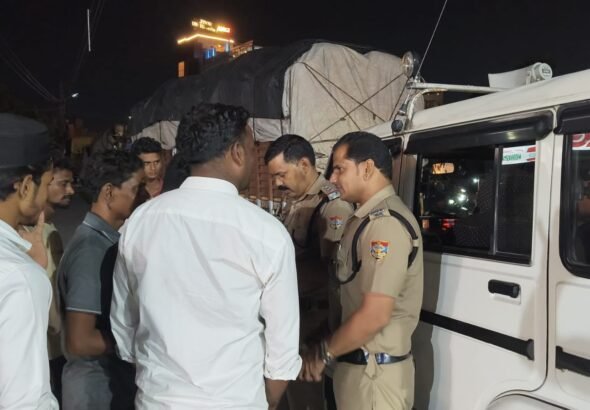 1791476744_647_हरिद्वार-पुलिस-ने-नो-एन्ट्री-में-भारी-वाहनो-के-विरूद्ध-चलाया.jpg