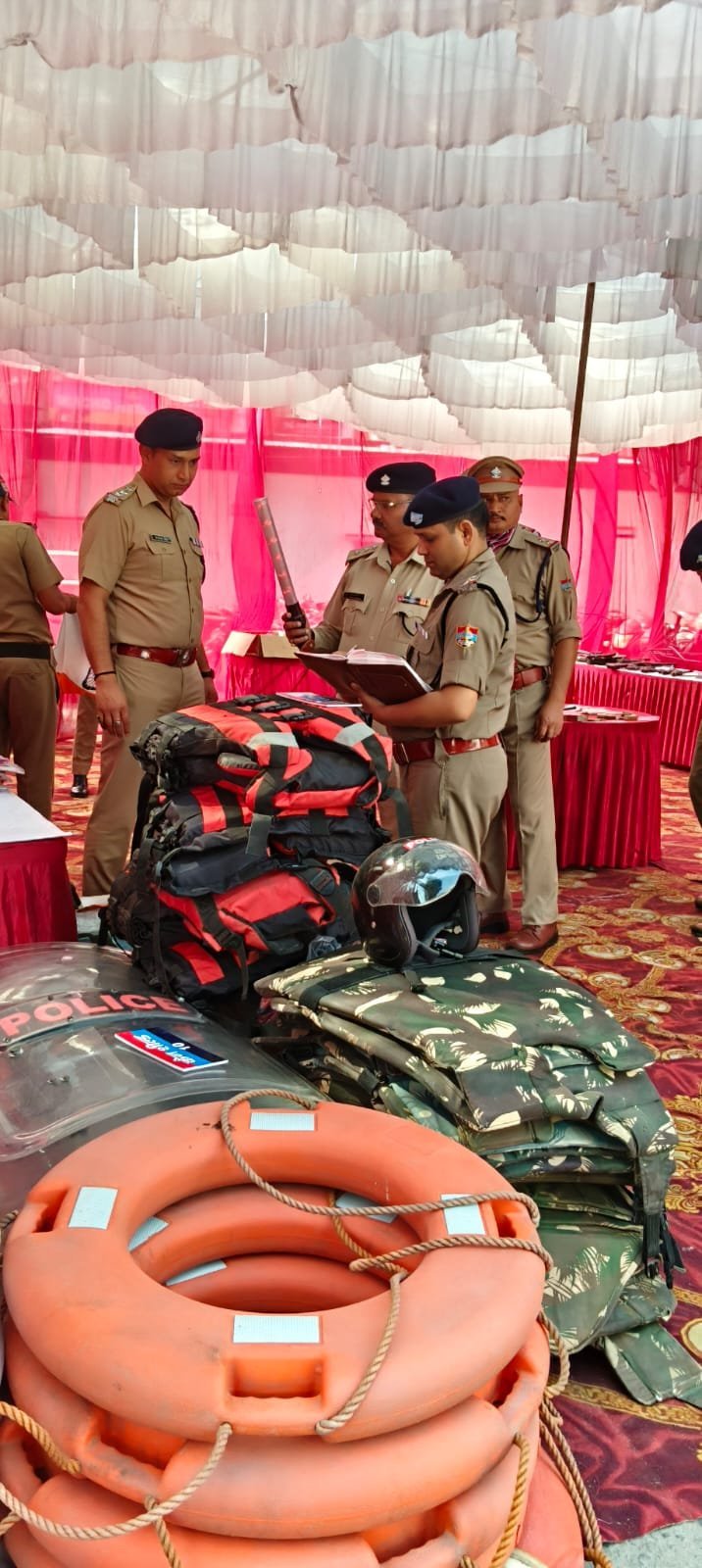 1791572744_1791562003_851_पूर्व-निर्धारित-समयानुसार-कोतावाली-ज्वालापुर-पहुंचे-एसपी-सिटी-दीपक-सिंह.jpg