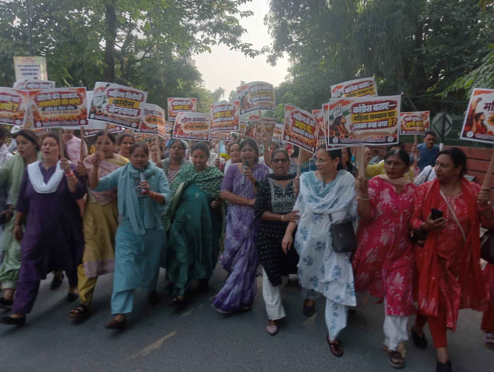 1791640484_725_कांग्रेस-के-दोहरे-चरित्र-और-महिलाछात्र-विरोधी-नीति-के-खिलाफ.jpg