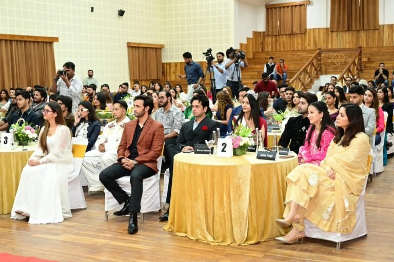 1791643189_457_मुख्यमंत्री-धामी-ने-सोशल-मीडिया-कंटेंट-क्रिएटर्स-से-किया-संवाद.jpg