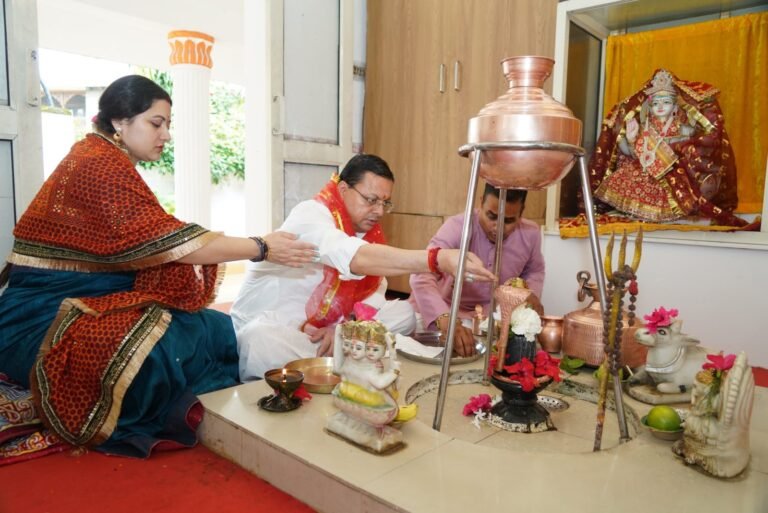1791707744_660_शारदीय-नवरात्रि-के-प्रथम-दिवस-पर-मुख्यमंत्री-ने-की-पूजा-अर्चना.jpg