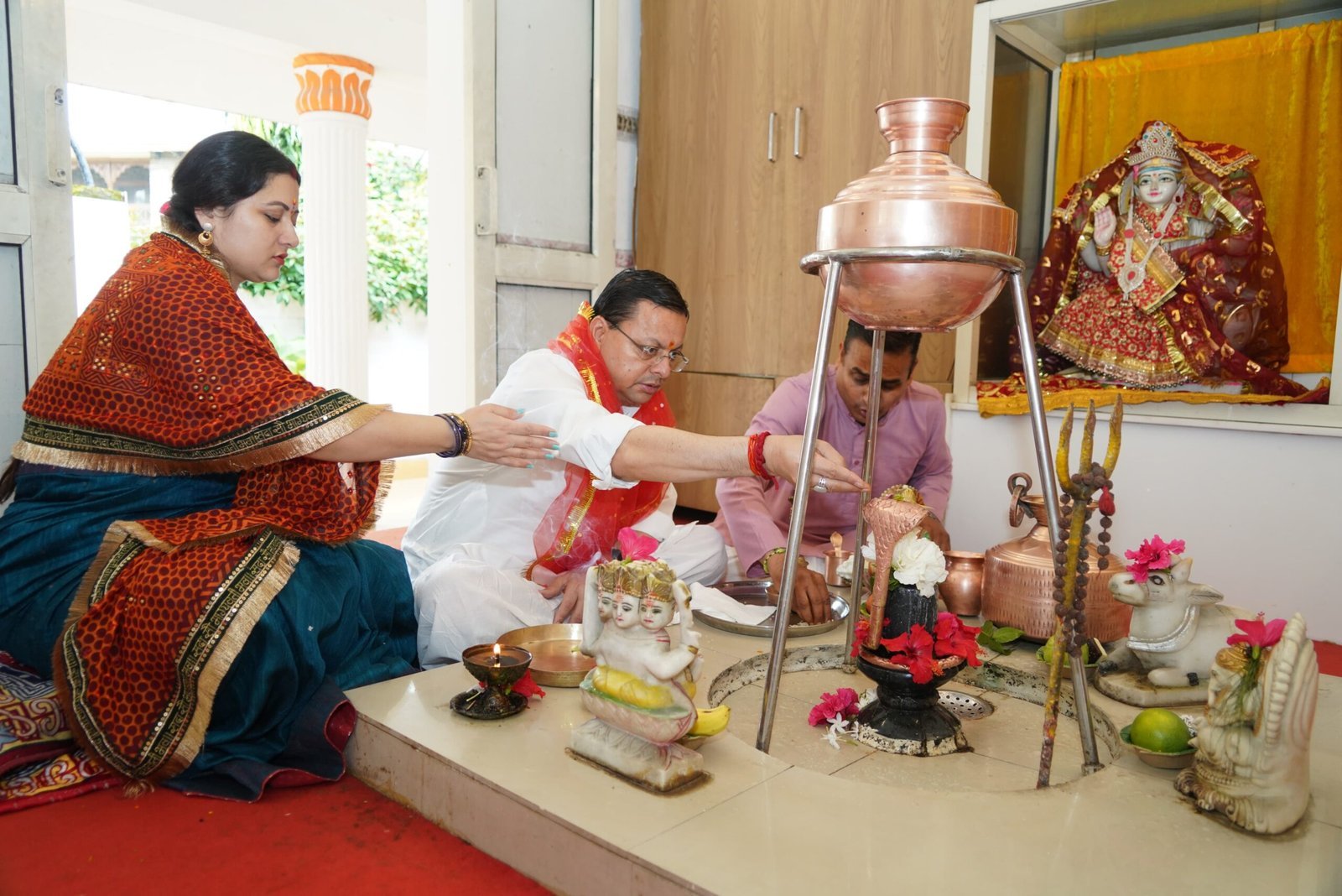 1791707744_660_शारदीय-नवरात्रि-के-प्रथम-दिवस-पर-मुख्यमंत्री-ने-की-पूजा-अर्चना.jpg