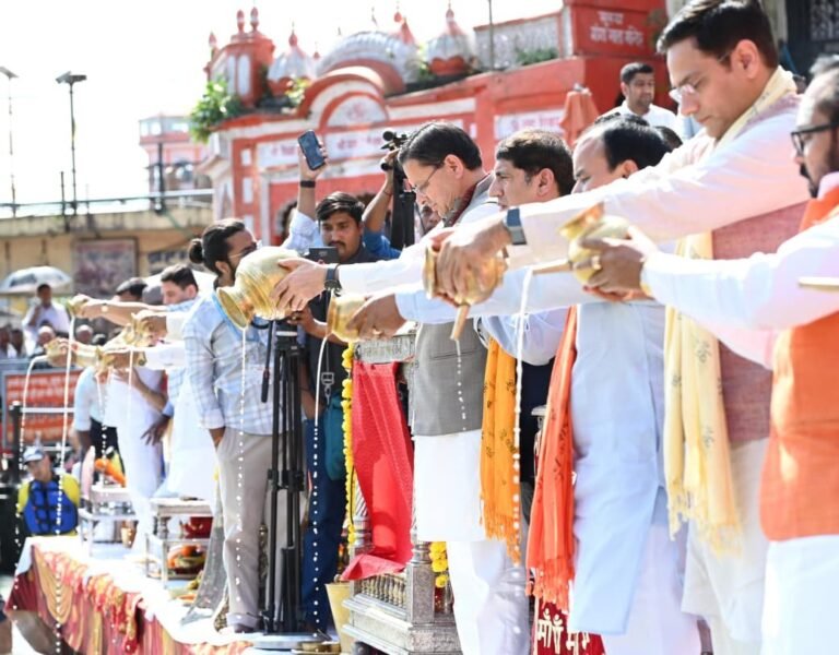1791802428_633_प्रधानमंत्री-श्री-नरेन्द्र-मोदी-के-सार्वजनिक-सेवा-के-25-वर्ष.jpg