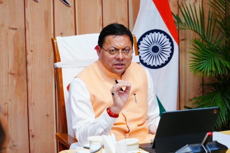 1791908270_862_मुख्यमंत्री-धामी-ने-मुख्यमंत्री-आवास-में-देर-रात-तक-जिलाधिकारियों.jpeg