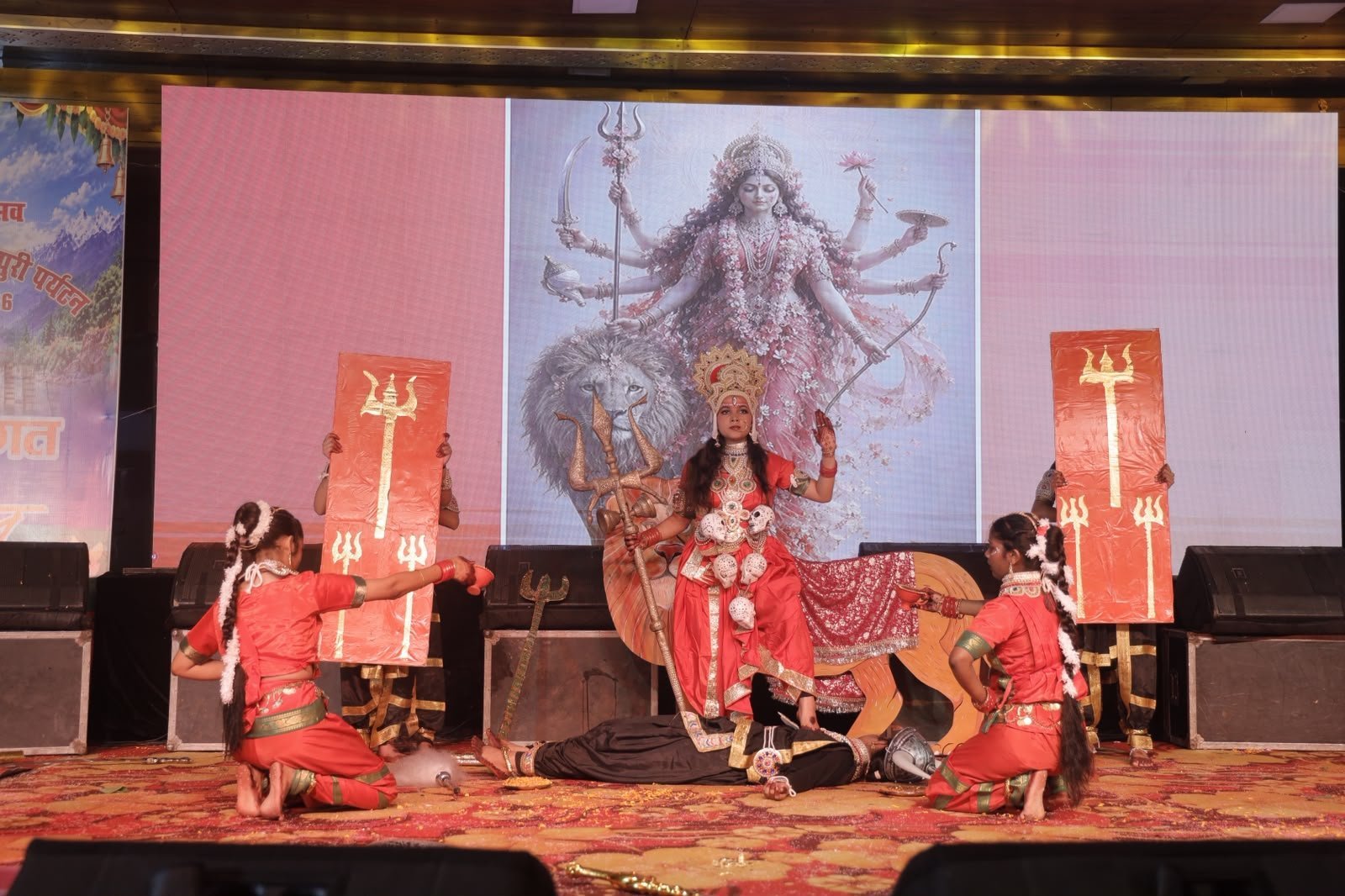 1791937610_972_कुंजापुरी-मेले-की-दूसरी-सांस्कृतिक-संध्या-में-स्कूली-बच्चों-ने.jpg