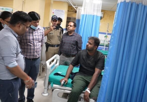 1792253113_200_टेम्पो-ट्रैवलर-दुर्घटना-पर-जिला-प्रशासन-की-त्वरित-कार्रवाई-सभी.jpg