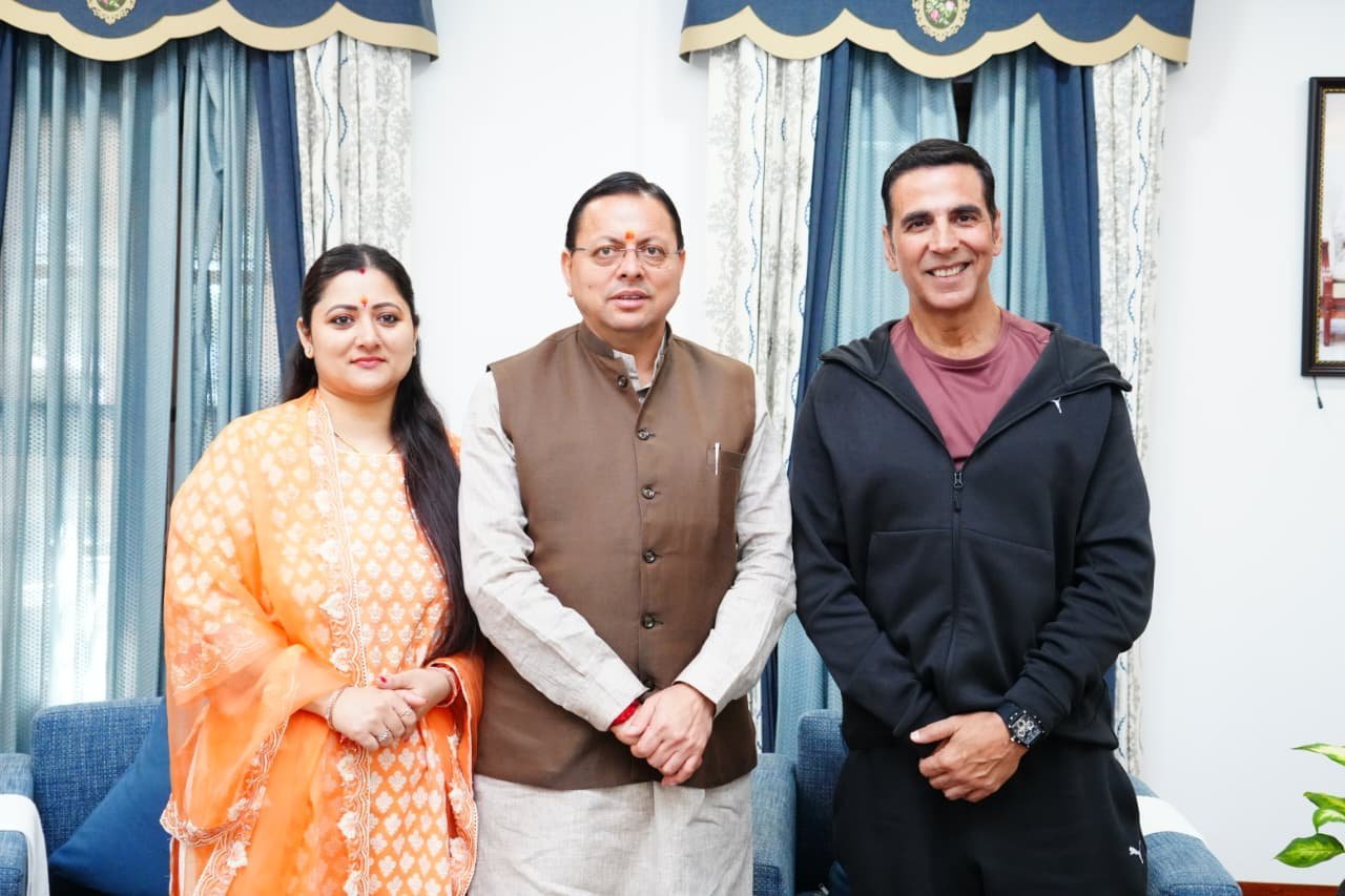 1792329529_88_मुख्यमंत्री-पुष्कर-सिंह-धामी-से-प्रसिद्ध-फिल्म-अभिनेता-अक्षय-कुमार.jpeg